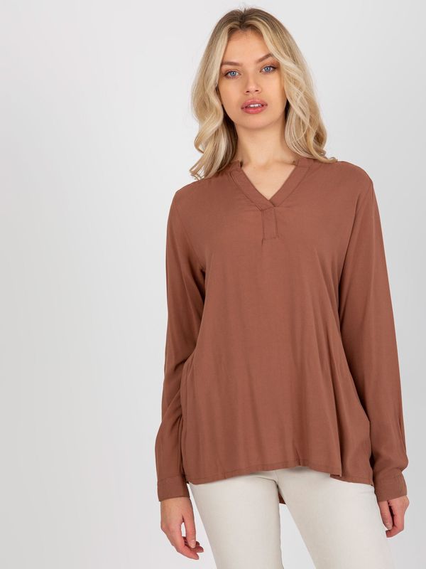 Fashionhunters Brown women's blouse of loose cut from viscose SUBLEVEL