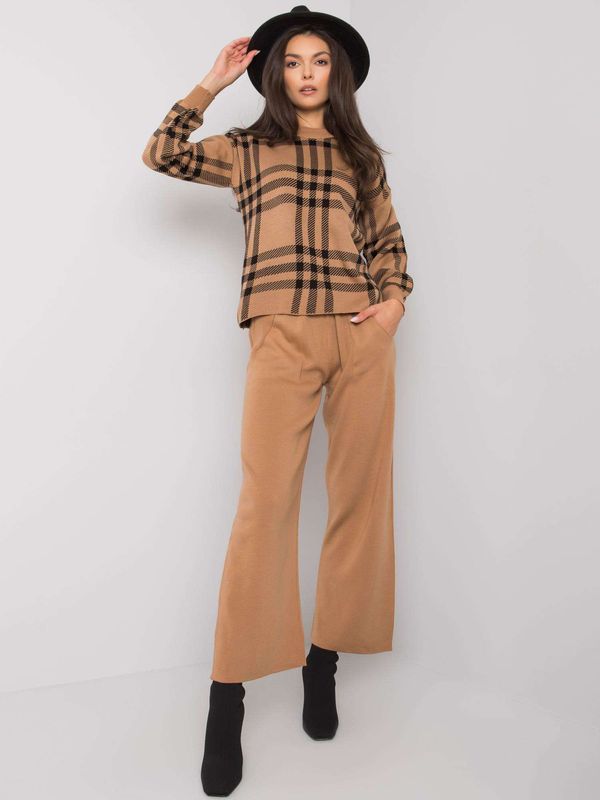 Fashionhunters Camel knitted set