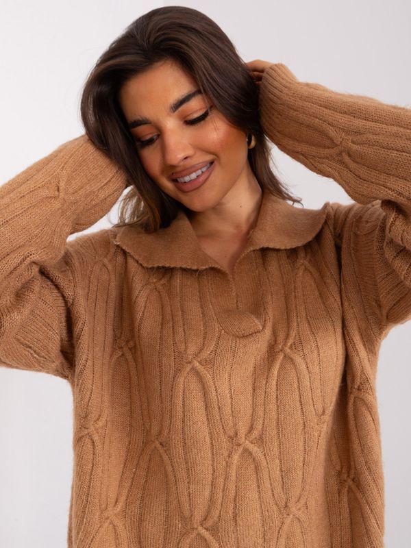 Fashionhunters Camel sweater with cables and collar