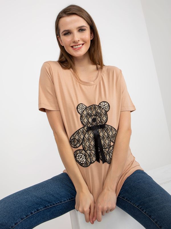 Fashionhunters Camel women's T-shirt with teddy bear and 3D application