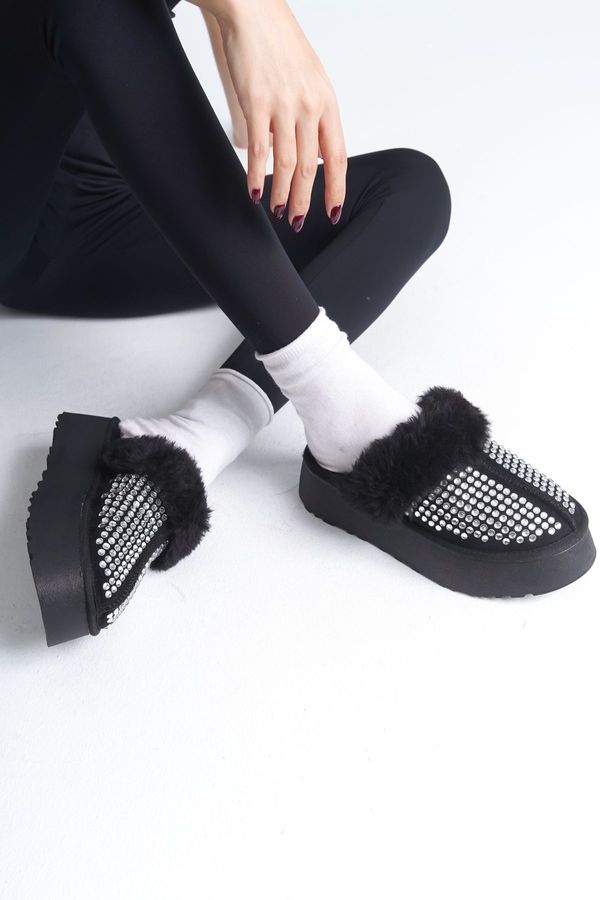 Capone Outfitters Capone Outfitters Furry Closed Toe Stoned Women's Slippers