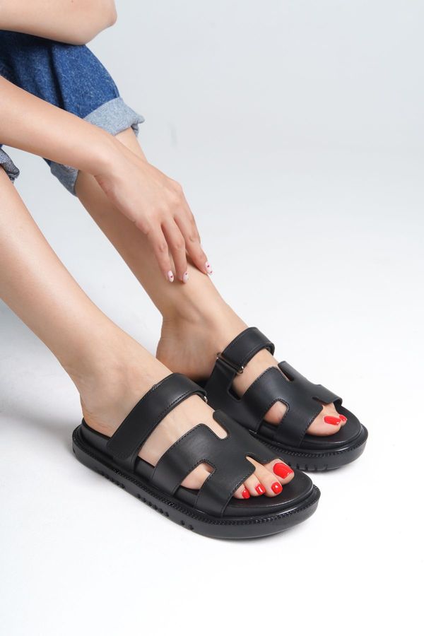 Capone Outfitters Capone Outfitters Hrm Banded Women's Slippers