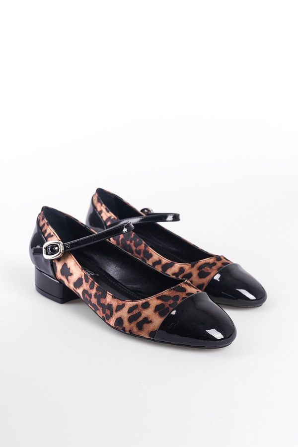 Capone Outfitters Capone Outfitters Low Heeled Strappy Leopard Women's Shoes