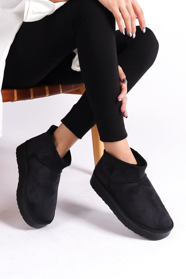 Capone Outfitters Capone Outfitters Thick Soled Round Toe Furry Black Suede Ankle Boots