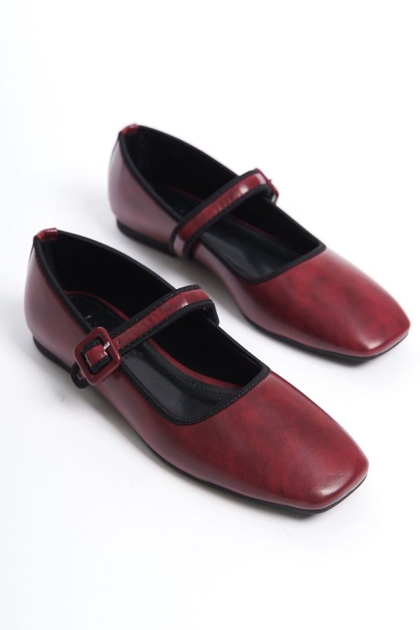 Capone Outfitters Capone Outfitters Women's Buckle Detail Matte Burgundy Flats