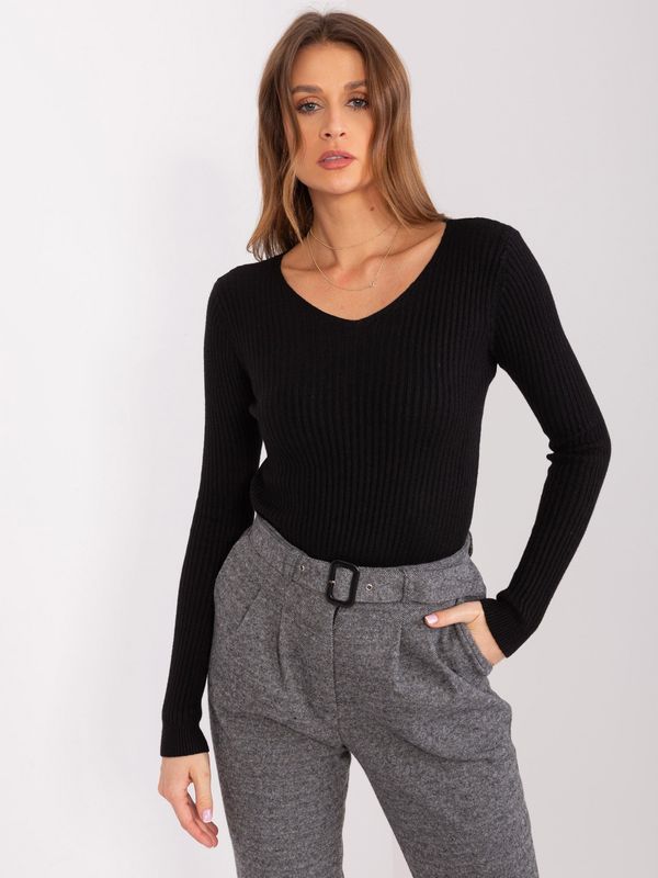 Fashionhunters Classic black neckline sweater