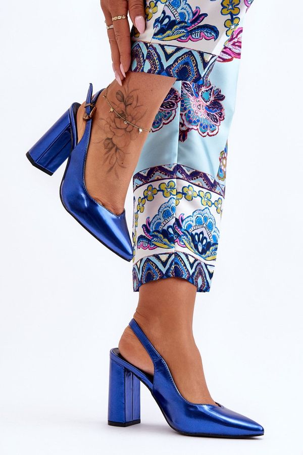 Kesi Classic pumps on the tip of the Blue My Love column