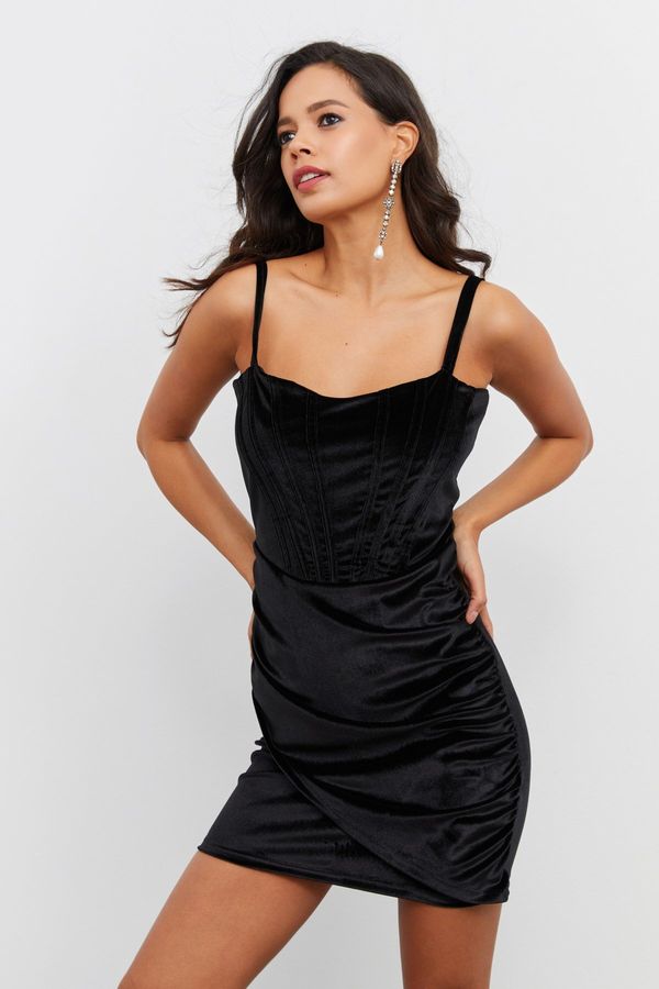 Cool & Sexy Cool & seksi ženska črna žametno prevlečena mini obleka YEL63