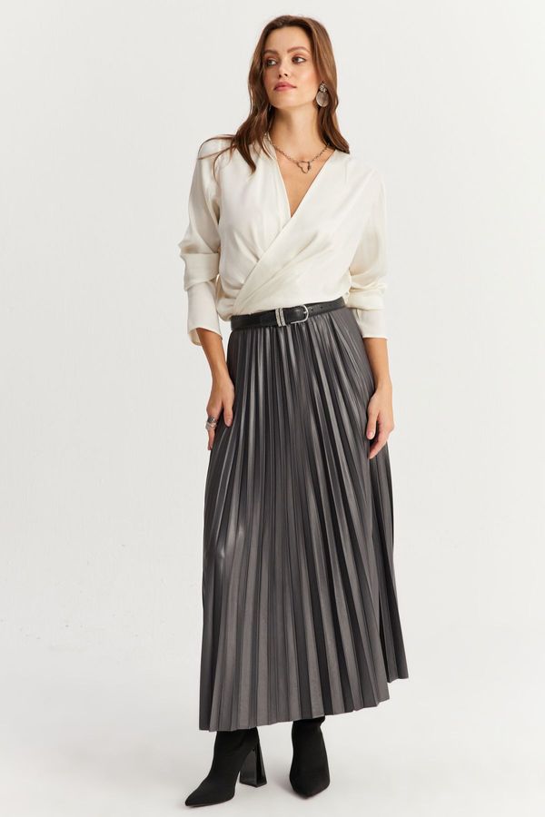 Cool & Sexy Cool & Sexy Women's Anthracite Elastic Waist Pleated Skirt IO190