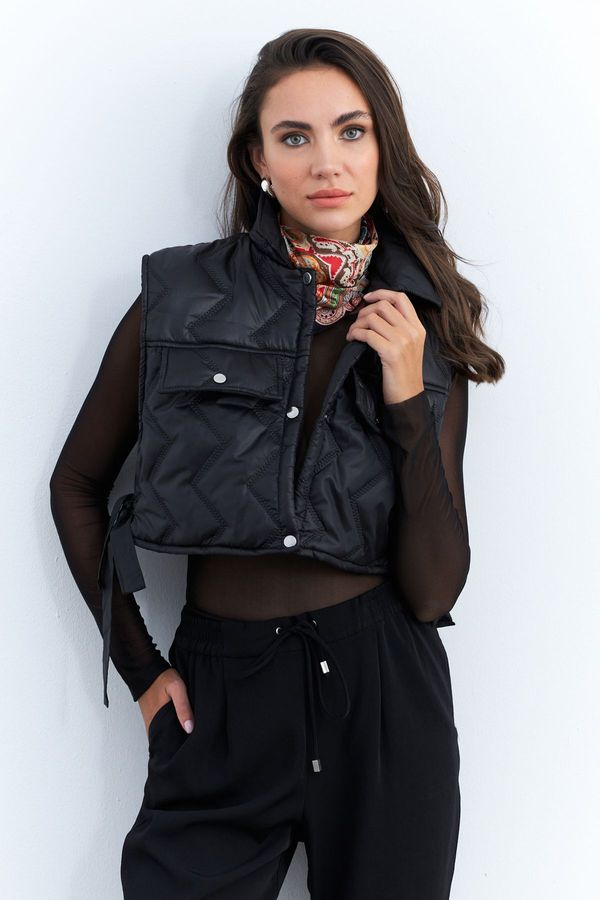 Cool & Sexy Cool & Sexy Women's Black Crop Vest IS808