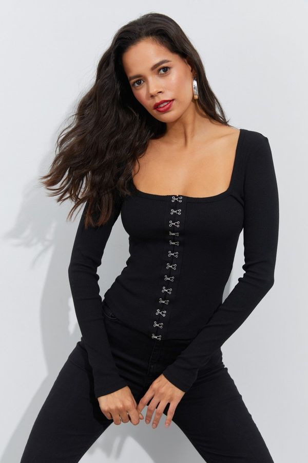Cool & Sexy Cool & Sexy Women's Black Cuffed Camisole Blouse B1908