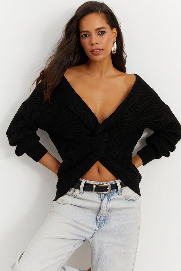 Cool & Sexy Cool & Sexy Women's Black Knotted Knitwear Blouse