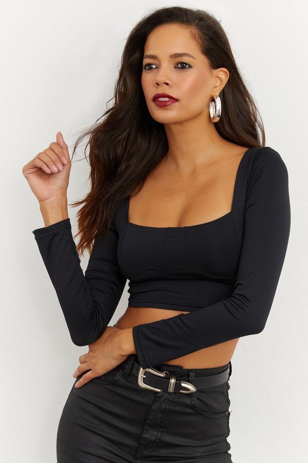 Cool & Sexy Cool & Sexy Women's Black Square Collar Crop Blouse CG263