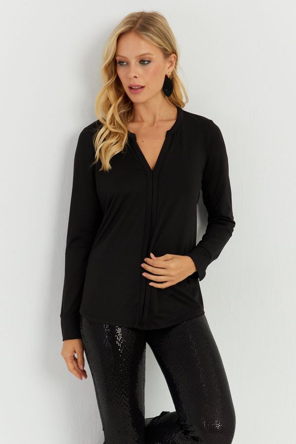 Cool & Sexy Cool & Sexy Women's Black V-Neck Blouse