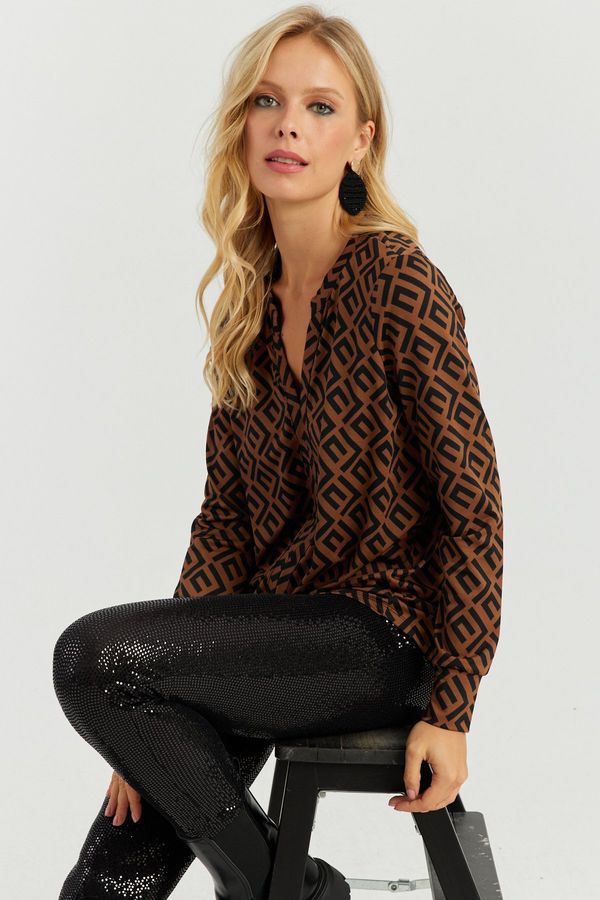Cool & Sexy Cool & Sexy Women's Camel-Black V Neck Blouse