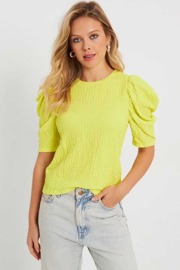 Cool & Sexy Cool & Sexy Women's Crepe Blouse Neon Yellow