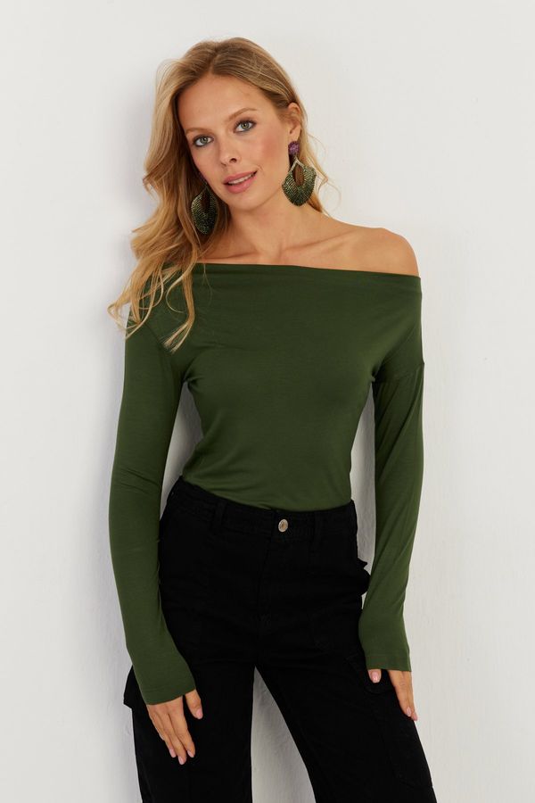 Cool & Sexy Cool & Sexy Women's Green Boat Neck Blouse