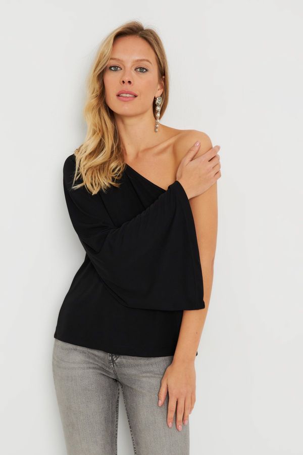 Cool & Sexy Cool & Sexy Women's One-Shoulder Spanish Sleeve Blouse Black