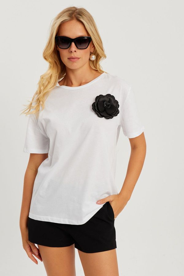 Cool & Sexy Cool & Sexy Women's White T-Shirt with Rose Accessories