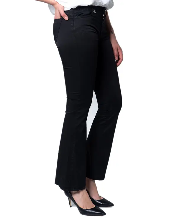 Ak Črne razširjene kavbojke