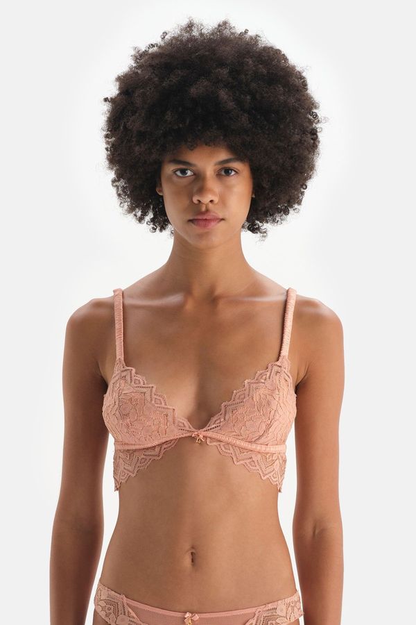 Dagi Dagi Soft Bra with Salmon Lace Piping Detail