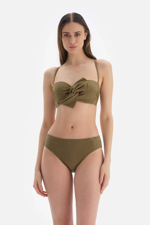 Dagi Dagi zeleni trakovi pokriti vrh bikinija