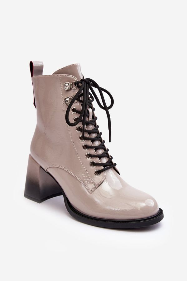 Kesi D&A patent leather ankle boots light grey