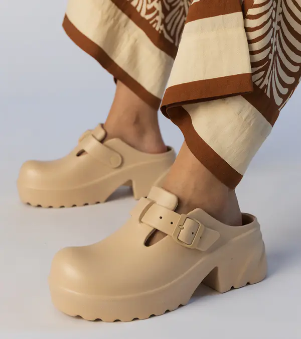 D/CEO D/CEO Yellow flat-soled sandals Kates