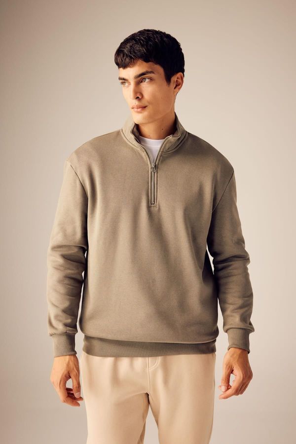 DEFACTO DEFACTO Comfort Fit Zippered Stand-up Collar Sweatshirt