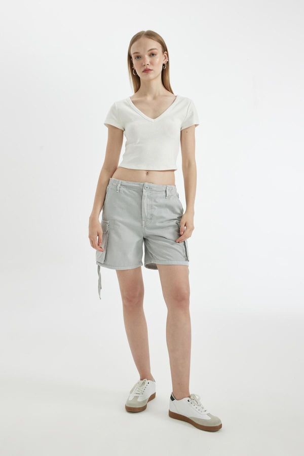 DEFACTO DEFACTO Cool Regular Fit Normal Waist Short Leg Gabardine Shorts