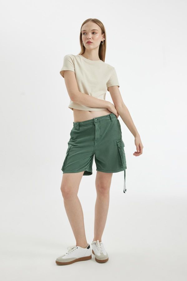 DEFACTO DEFACTO Cool Regular Fit Normal Waist Short Leg Gabardine Shorts