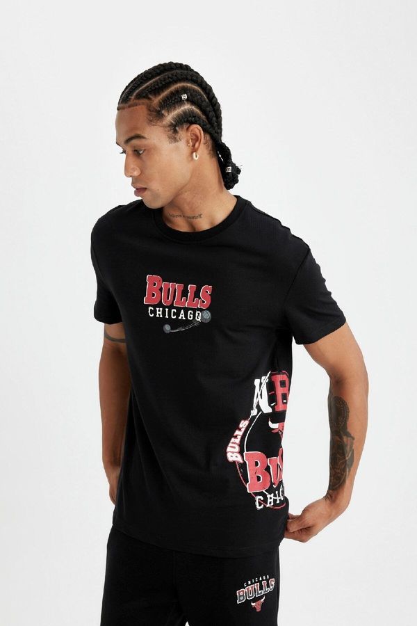 DEFACTO DEFACTO Fit Nba Chicago Bulls Standard Fit Crew Neck Short Sleeve T-Shirt