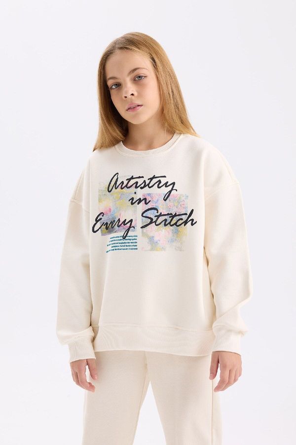 DEFACTO DEFACTO Girl Oversize Wide Pattern Crew Neck Printed Soft Furry Sweatshirt