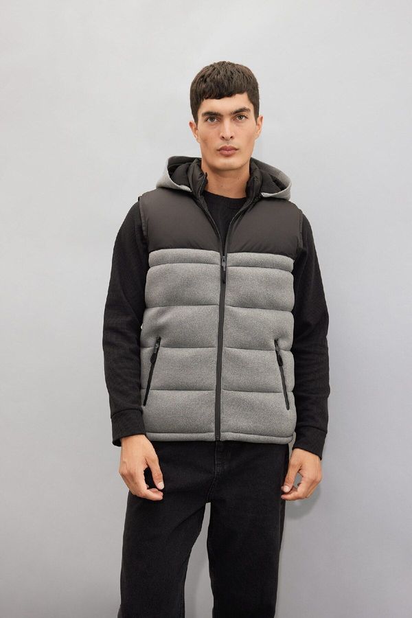 DEFACTO DEFACTO Slim Fit Slim Fit Color Block Hooded Zippered Pocket Vest