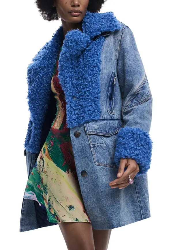 DESIGUAL Desigual jeans jakna z modrim krznenim robom