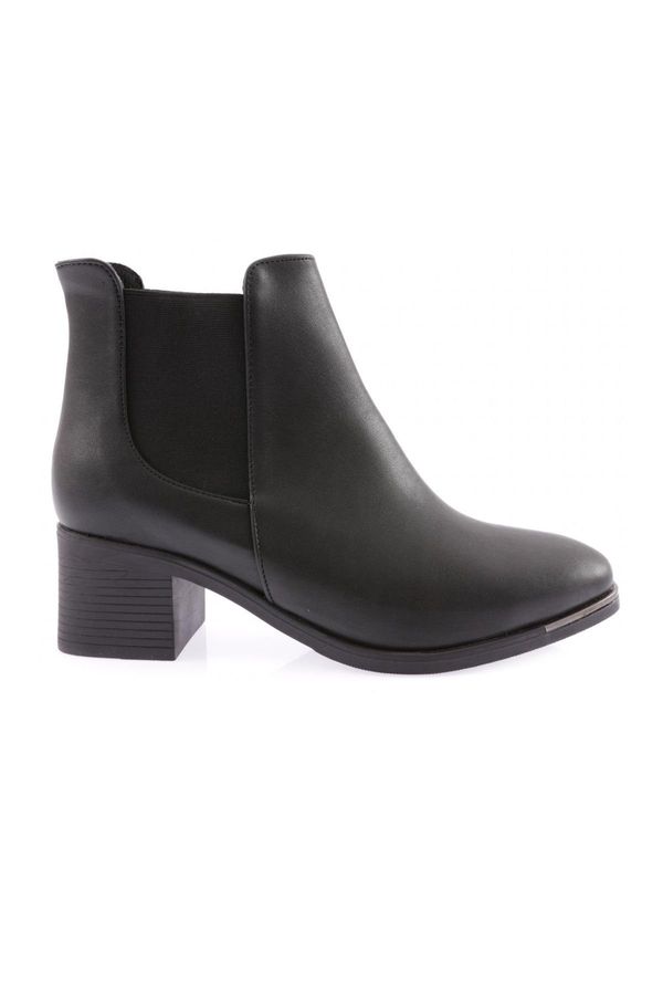 DGN DGN 053 Women's Flat Toe Ankle Boots with Elasticity on the Sides and Heels.