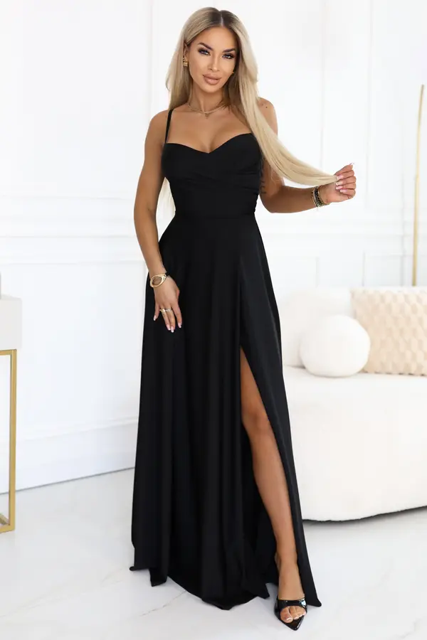 numoco basic Dolga večerna obleka z naramnicami in razporkom - črna