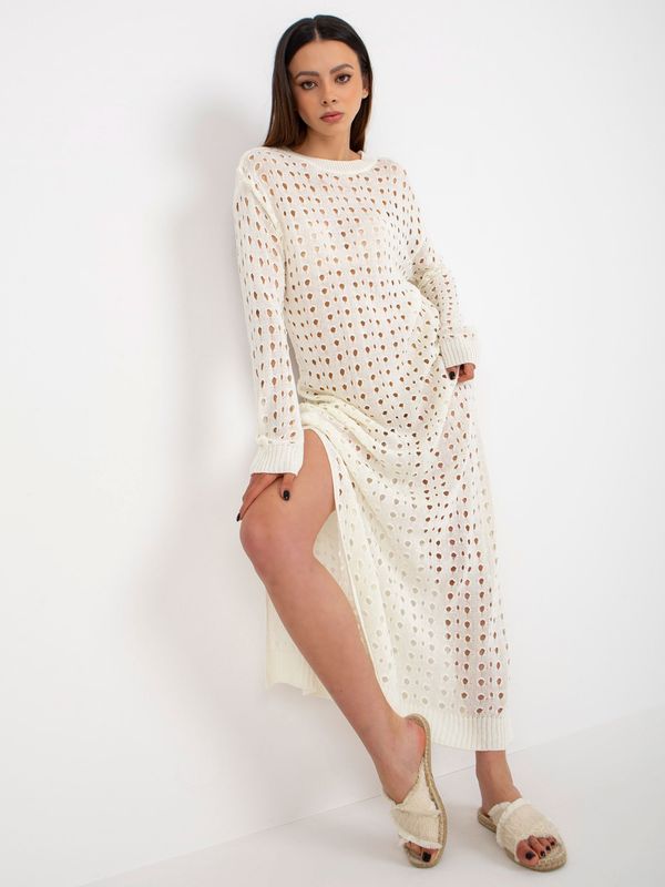 Fashionhunters Ecru maxi knitted dress with lace pattern