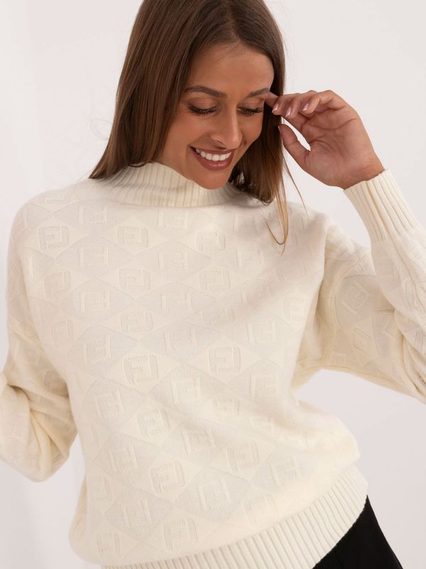 Fashionhunters Ecru turtleneck sweater with long sleeves