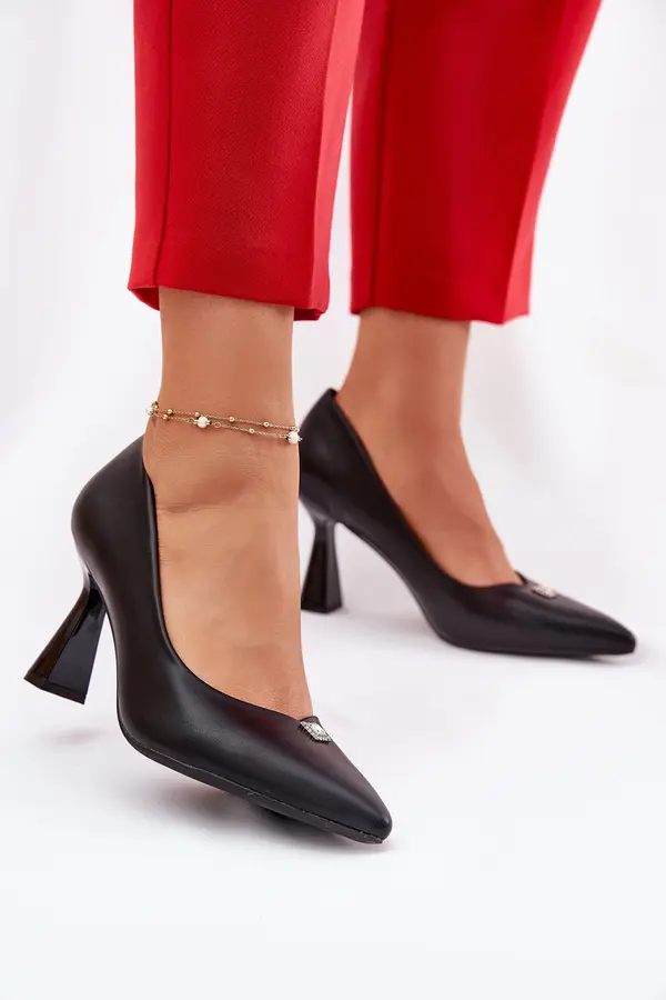 VINCEZA Elegant Heels on a Flared Stiletto Vinceza