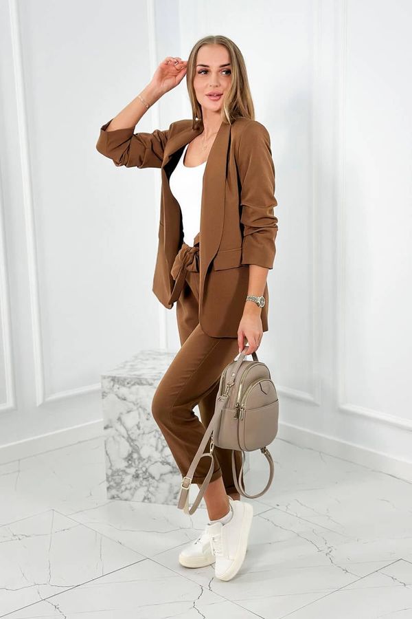 Kesi Elegant jacket complete with trousers with tie at the front cappuccino