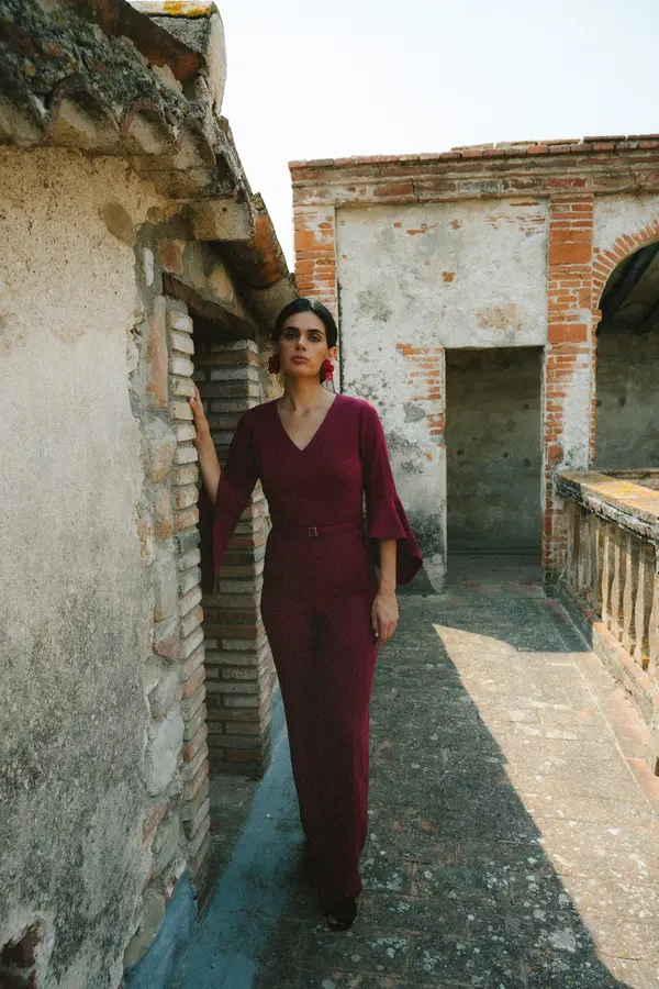 Stylove Eleganten ženski kombinezon z ravnimi hlačnicami - bordo