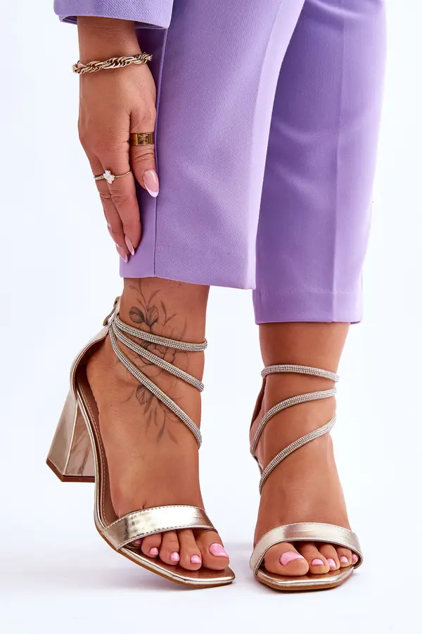 Boto Elegantni sandali z visoko peto in cirkoni