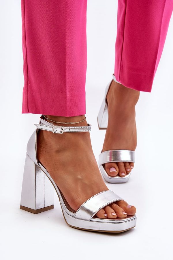 Kesi Fashionable silver suede sandals Merila with square heels