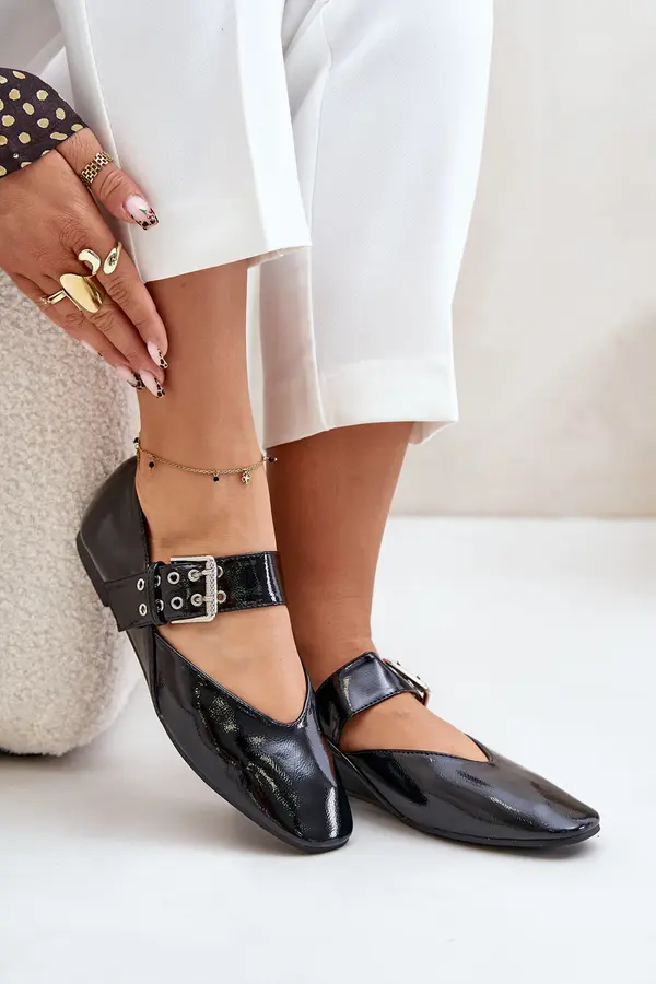 Boto FI1 Lacquered Ballerinas With Strap Black Azirae