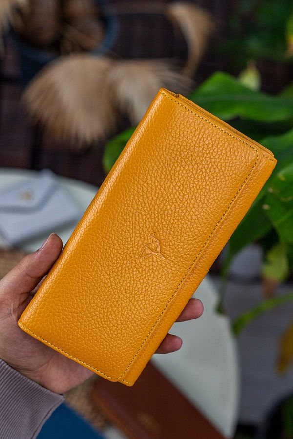 Garbalia Garbalia Angel Genuine Leather Women's Wallet in Yellow with a Cell Phone Compartment.