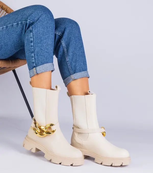 Gemre Gemre Beige ankle boots decorated with a chunky chain Florisenda