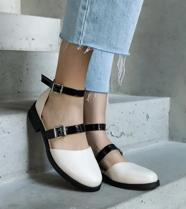 Gemre Gemre Beige ballerinas with a buckle Josiane