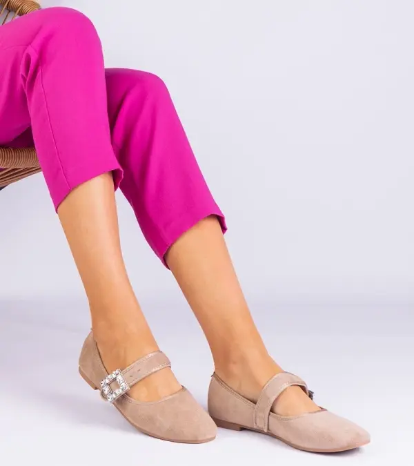 Gemre Gemre Beige ballet flats decorated with a buckle with crystals Demetra
