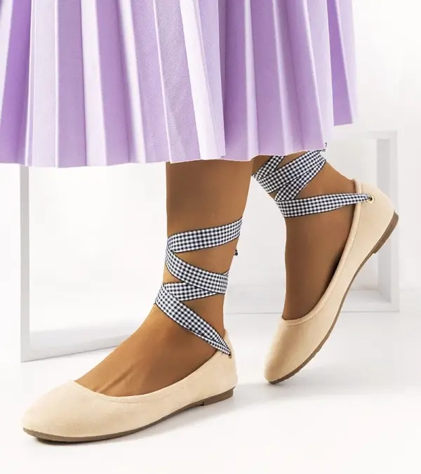 Gemre Gemre Beige ballet flats with a bow Acro